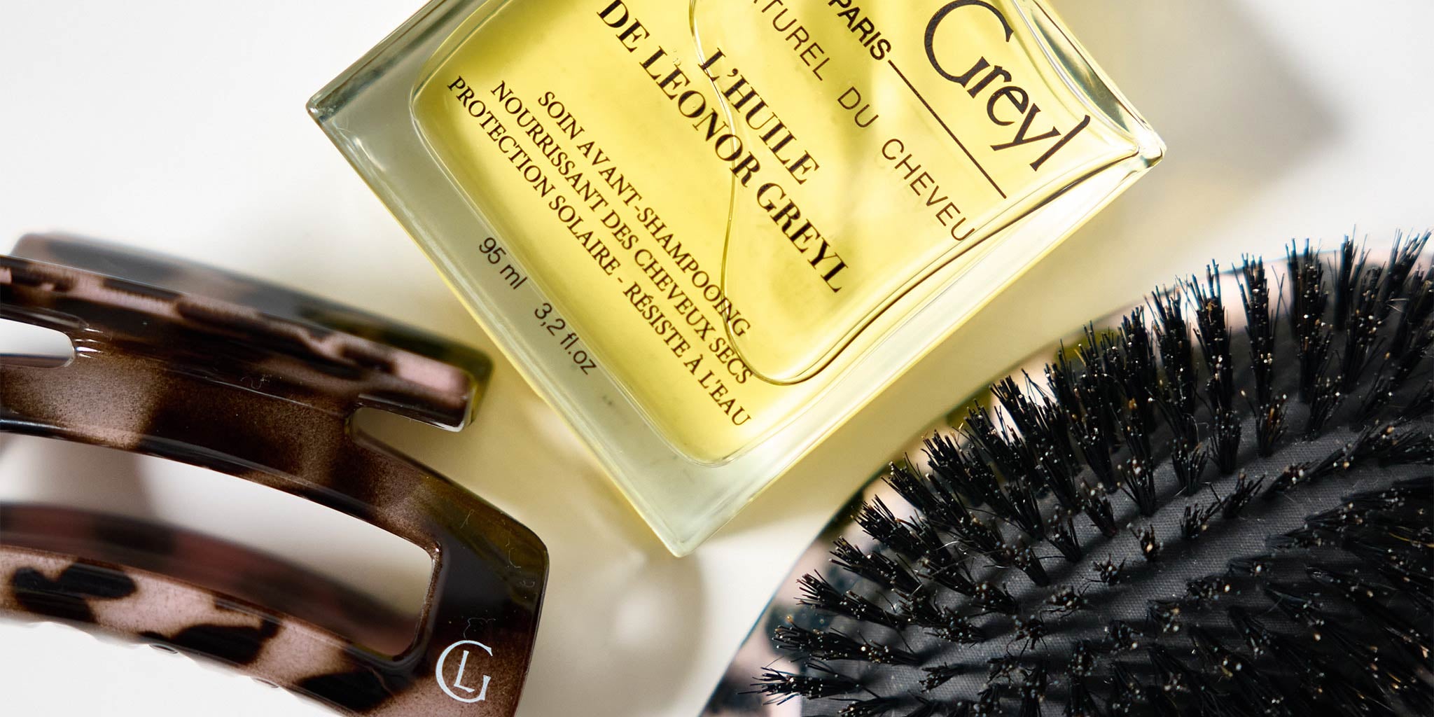 Huile de Leonor Greyl, Pince Écailles et Brosse en Poils de Sangliers Écailles