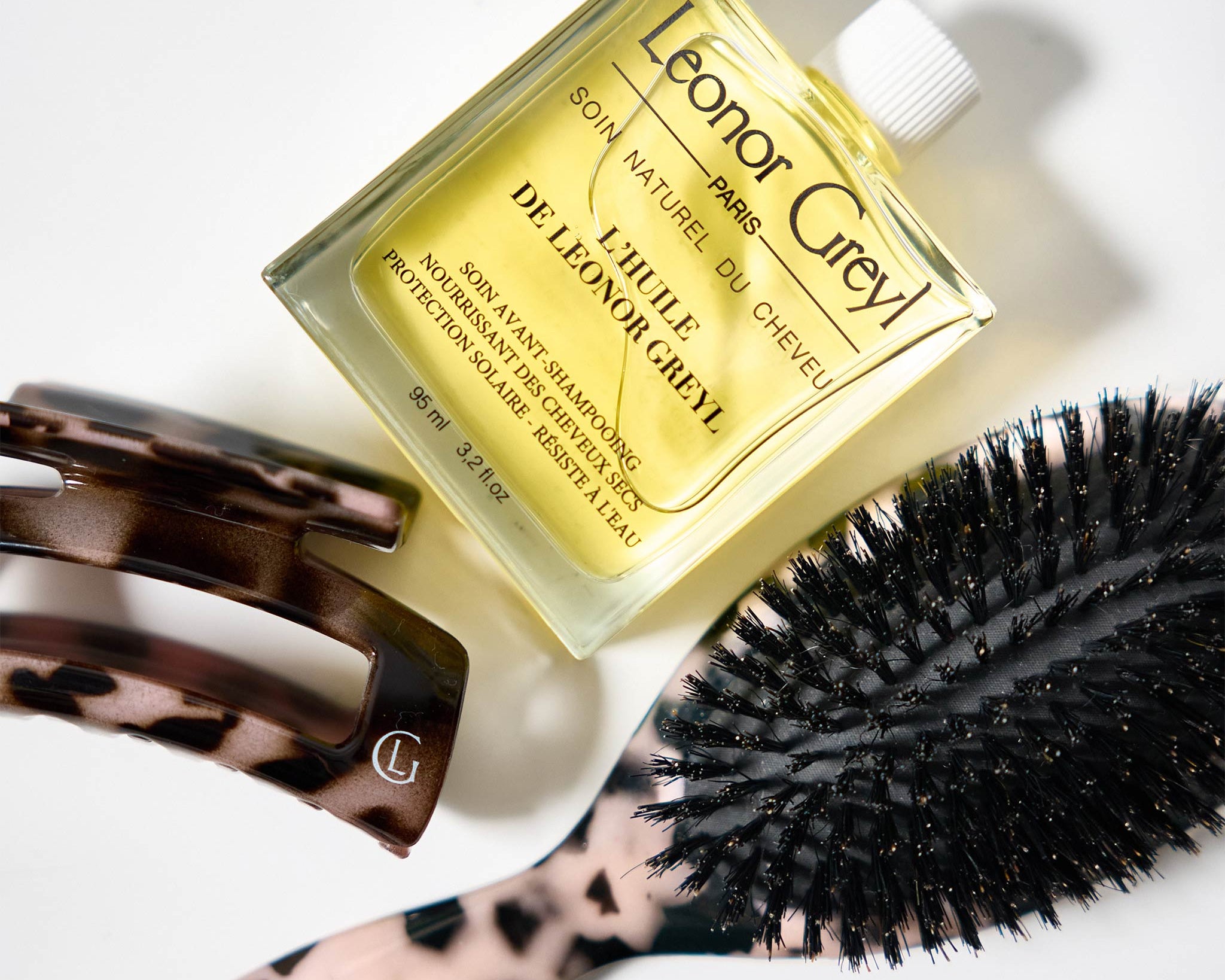 Huile de Leonor Greyl, Pince Écailles et Brosse en Poils de Sangliers Écailles