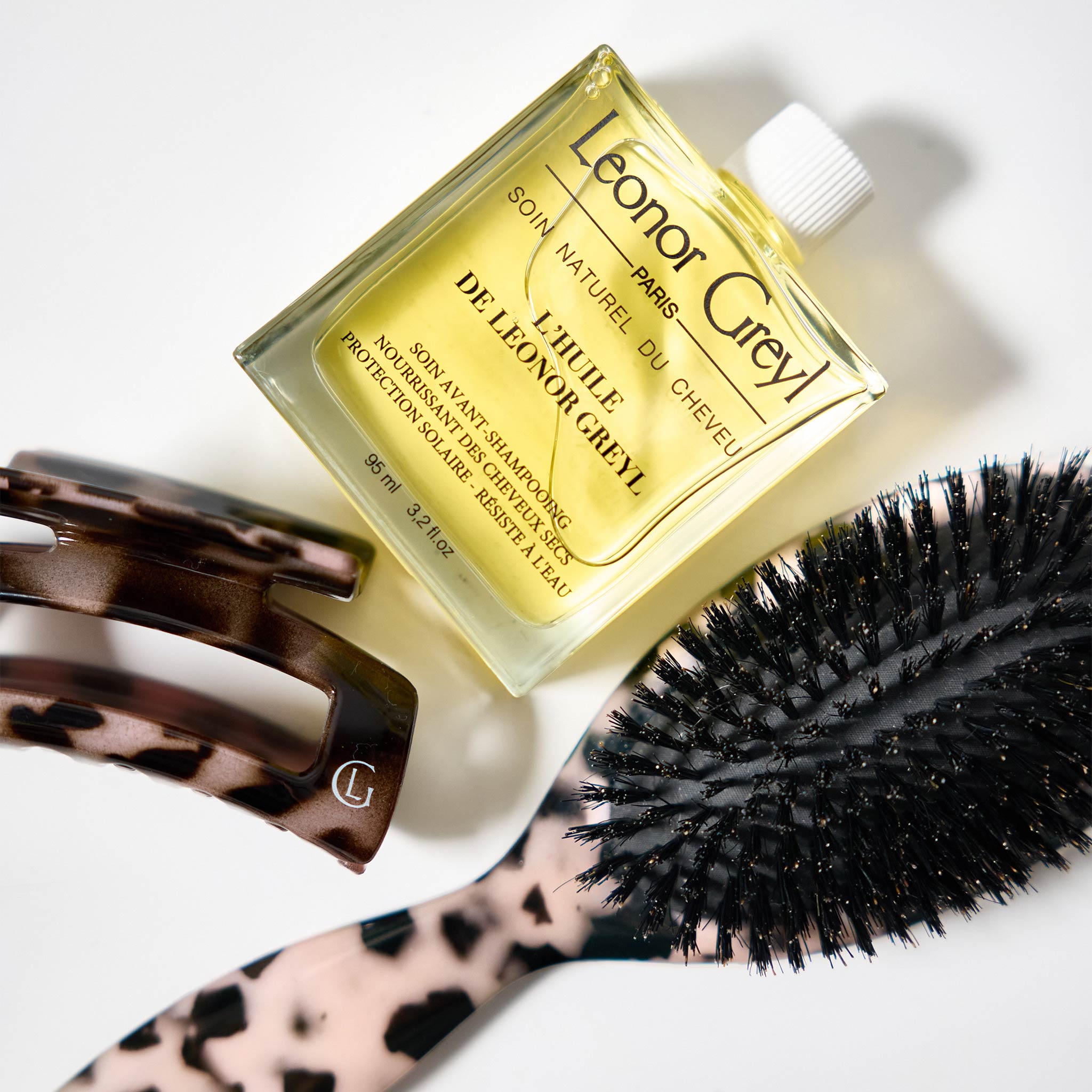 Huile de Leonor Greyl, Pince Écailles et Brosse en Poils de Sangliers Écailles